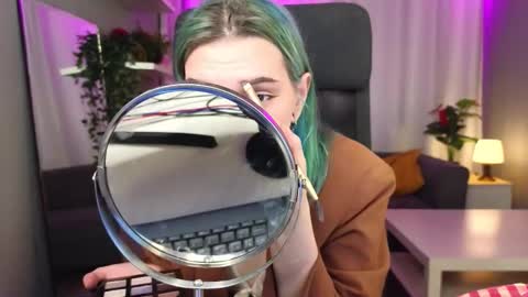 Snapshot of lika_haris chatting on September 25, 2:49 pm Lika online show from September 25, 2:49 pm