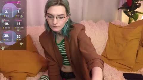 Snapshot of lika_haris chatting on October 4, 3:38 pm Lika online show from October 4, 3:38 pm
