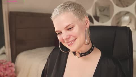 likaaberry online show from September 15, 7:43 pm