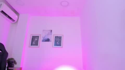 L I L A   online show from November 10, 4:07 am