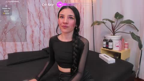 Snapshot of lila_elliot chatting on December 4, 7:34 pm Lila online show from December 4, 7:34 pm