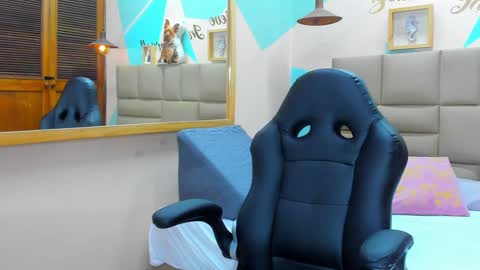 Snapshot of lila_foox chatting on December 23, 7:41 pm LILA online show from December 23, 7:41 pm