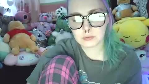 Snapshot of lilemmy1999 chatting on March 5, 2:12 pm emily ryanson online show from March 5, 2:12 pm