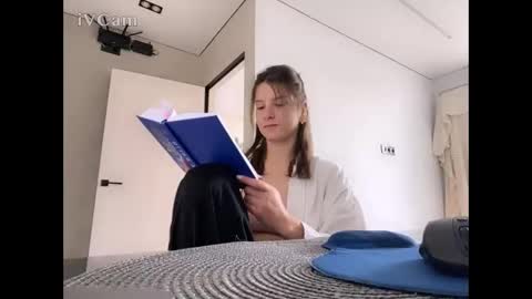 Snapshot of lili_2905 chatting on October 20, 11:57 am lili_2905 online show from October 20, 11:57 am