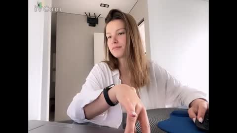 Snapshot of lili_2905 chatting on September 24, 9:19 am lili_2905 online show from September 24, 9:19 am