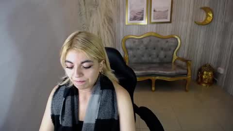 Snapshot of lili_conor_s chatting on March 1, 3:10 am Lili online show from March 1, 3:10 am
