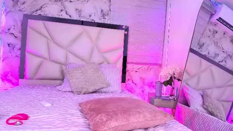 Lily online show from July 14, 11:59 am