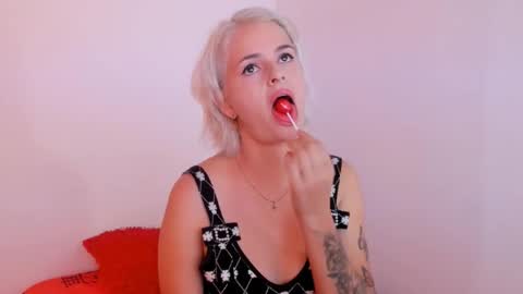 Snapshot of lili_latina47 chatting on October 4, 6:34 pm Lili online show from October 4, 6:34 pm