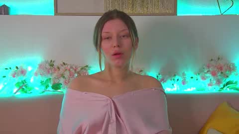 Snapshot of liliabianca chatting on February 18, 6:26 am Mia online show from February 18, 6:26 am
