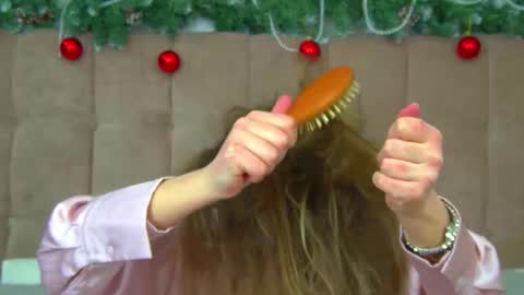 Mia online show from December 16, 6:41 am