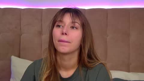 Mia online show from November 24, 6:26 am