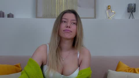 Snapshot of liliabianca chatting on January 20, 6:21 am Mia online show from January 20, 6:21 am