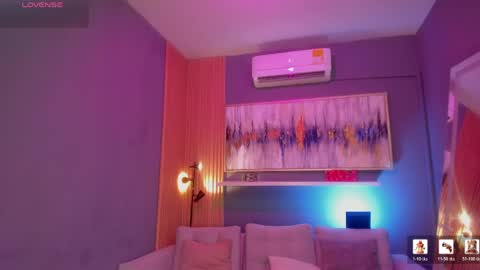 holis soy lily chang no olvides el pulgar arriba es muy importante para mi 3 independent model online show from April 28, 7:40 pm