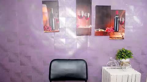 Snapshot of liliaterenzi_ chatting on October 19, 9:44 am Lilia online show from October 19, 9:44 am