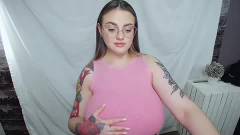 Snapshot of liliaterenzi_ chatting on January 31, 11:03 am Lilia online show from January 31, 11:03 am