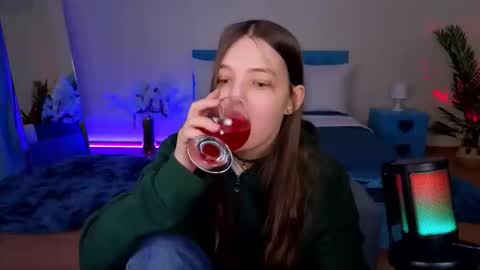 Lili Bakery online show from April 25, 3:42 am