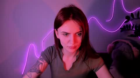 Snapshot of lilie_brown chatting on December 4, 12:30 am Lilie online show from December 4, 12:30 am