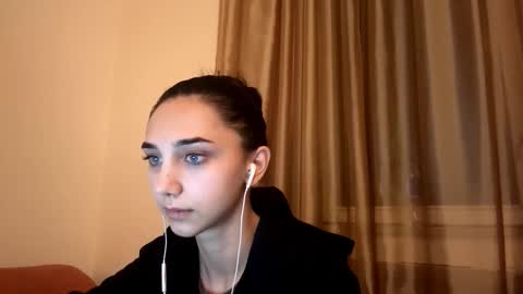 Snapshot of lilihalvorsen chatting on October 5, 10:26 pm Lina online show from October 5, 10:26 pm