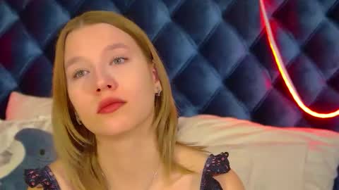 LiliLinn online show from November 24, 4:47 am