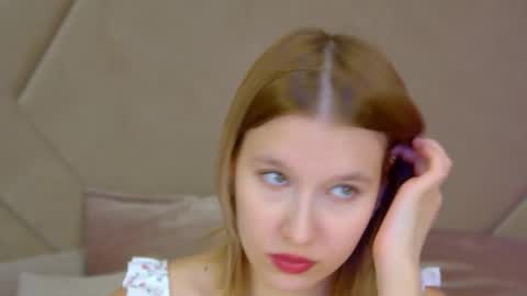 LiliLinn online show from October 17, 6:05 am