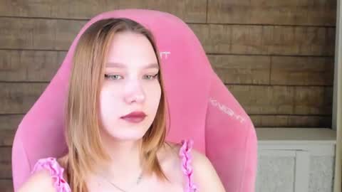 LiliLinn online show from June 29, 10:15 am