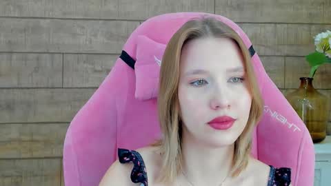 LiliLinn online show from October 21, 5:11 am