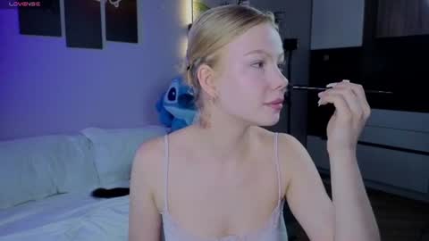 lililok101 online show from July 28, 2:31 am