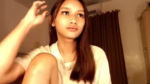 Snapshot of lilit_sensual chatting on September 18, 2:54 am Chloe online show from September 18, 2:54 am