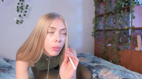 Snapshot of lilith_blond chatting on September 17, 12:14 pm lilith_blond online show from September 17, 12:14 pm