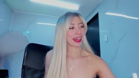 Snapshot of lilith_cooper20 chatting on September 28, 1:23 am lilith cooper20 online show from September 28, 1:23 am