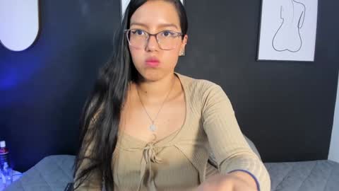 Snapshot of lilith_dh chatting on January 14, 11:42 am Lili online show from January 14, 11:42 am