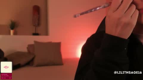 lilith_sage_ online show from December 4, 11:56 am