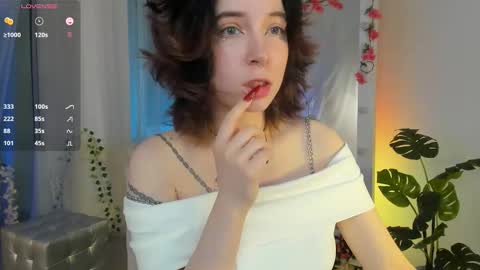 Snapshot of lilithlunna chatting on February 18, 10:03 pm Lilith online show from February 18, 10:03 pm