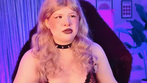 LilithNelson online show from April 28, 2:27 am