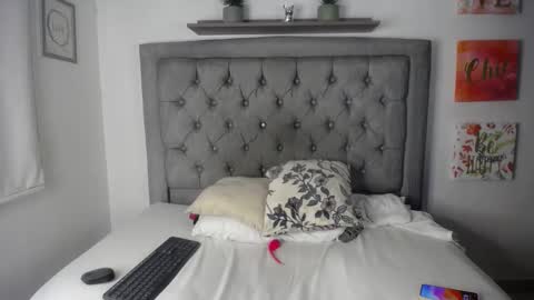 Snapshot of lillebbw_sweet chatting on February 18, 11:30 pm lille online show from February 18, 11:30 pm