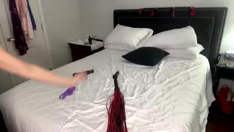 lillhotty7569 online show from April 22, 10:12 am