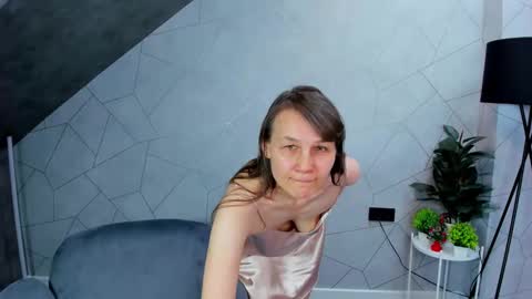 Snapshot of lillian_white1 chatting on December 15, 1:35 am lillian_white1 online show from December 15, 1:35 am