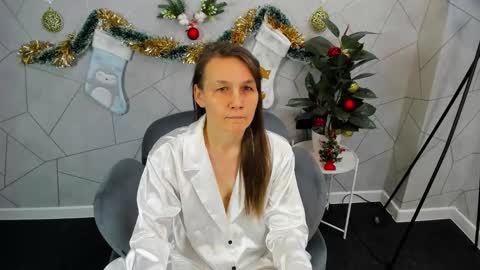Snapshot of lillian_white1 chatting on December 30, 8:10 am lillian_white1 online show from December 30, 8:10 am