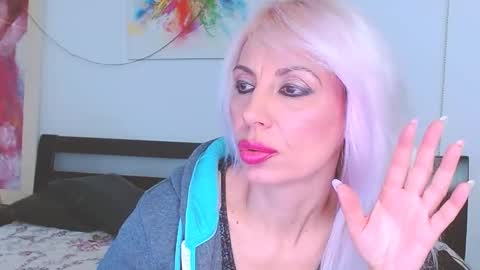 Snapshot of lillianasara chatting on February 16, 7:05 pm Lara online show from February 16, 7:05 pm