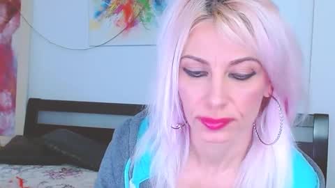 Snapshot of lillianasara chatting on March 9, 12:53 am Lara online show from March 9, 12:53 am