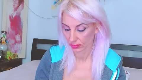 Snapshot of lillianasara chatting on September 27, 3:03 am Lara online show from September 27, 3:03 am