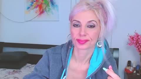 Snapshot of lillianasara chatting on February 9, 5:29 am Lara online show from February 9, 5:29 am