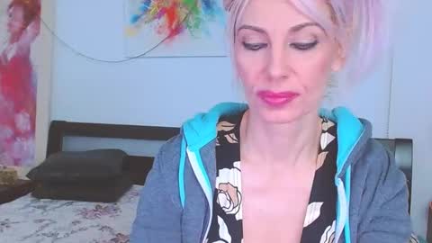 Snapshot of lillianasara chatting on February 14, 5:30 am Lara online show from February 14, 5:30 am