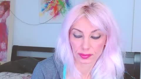 Snapshot of lillianasara chatting on February 19, 8:31 pm Lara online show from February 19, 8:31 pm