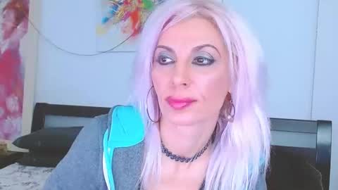 Snapshot of lillianasara chatting on February 4, 10:02 pm Lara online show from February 4, 10:02 pm