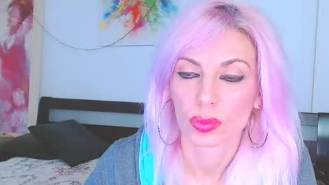 Snapshot of lillianasara chatting on March 4, 9:54 pm Lara online show from March 4, 9:54 pm