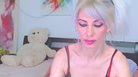 Lara online show from April 30, 11:30 pm