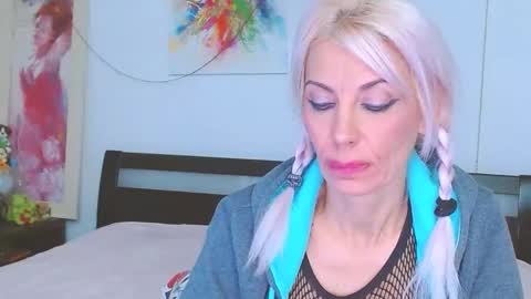 Snapshot of lillianasara chatting on September 28, 3:13 am Lara online show from September 28, 3:13 am
