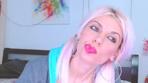 Snapshot of lillianasara chatting on March 6, 10:04 pm Lara online show from March 6, 10:04 pm