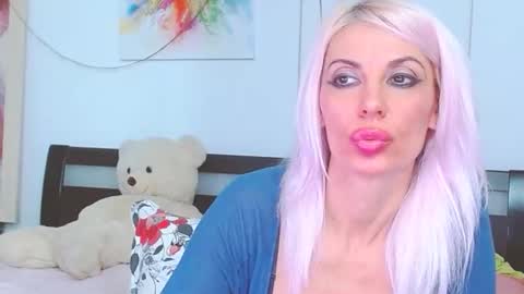 Snapshot of lillianasara chatting on October 16, 4:48 am Lara online show from October 16, 4:48 am